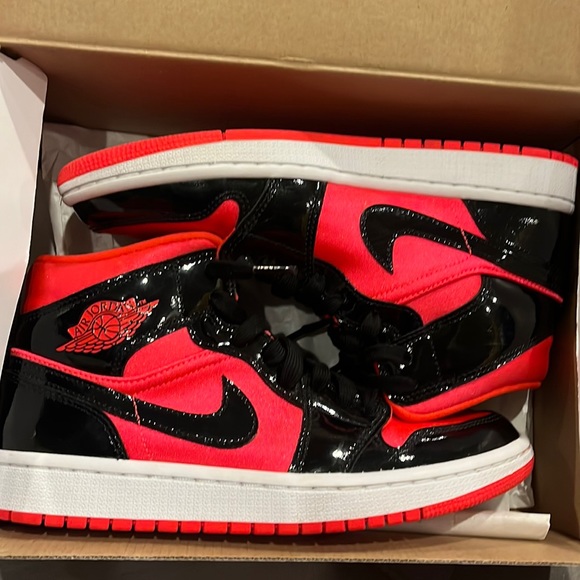Womens Jordan 1 Retro. - Picture 2 of 9